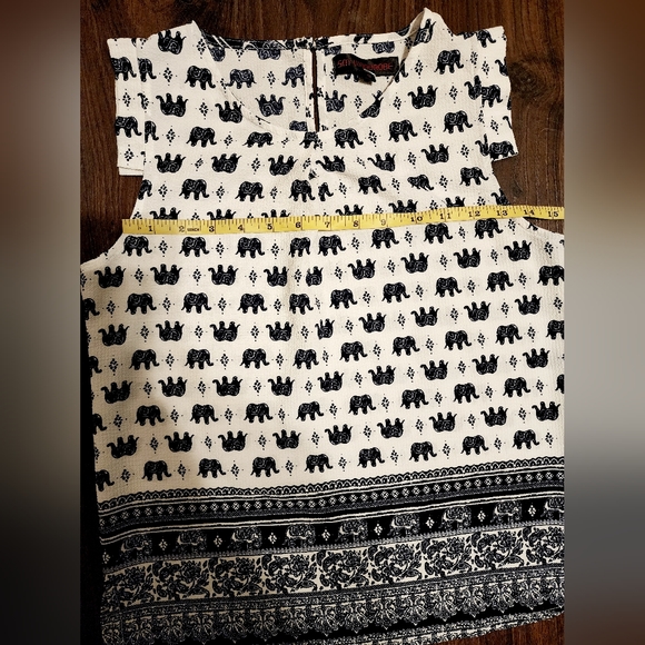 WOMEN'S SM WARDROBE ELEPHANT BLOUSE WOMEN'S SIZE: S COLORS: WHITE & NAVY BLUE - Picture 4 of 7